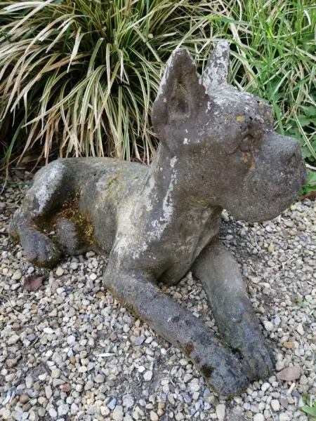 Artikelbild 1 des Artikels “liegender Hund ca 50cm, Steinguss “